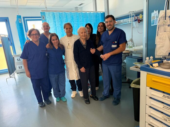 La signora Gerarda con l'équipe della Stroke Unit