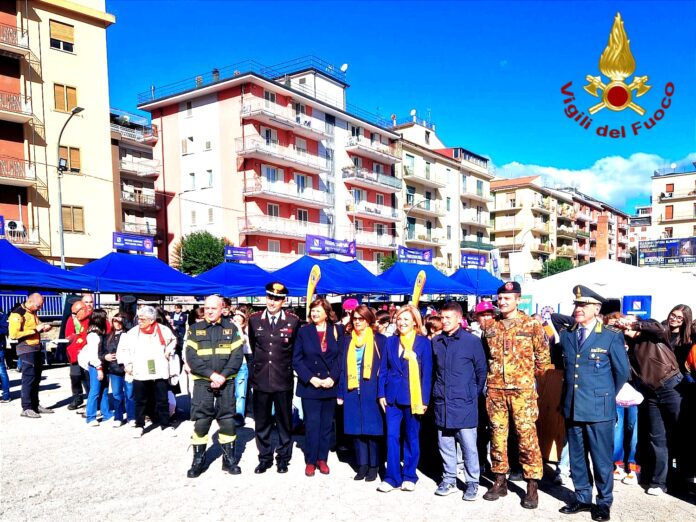 Avellino, Vigili del Fuoco in piazza Kennedy per la Settimana della Protezione Civile Avellino, Vigili del Fuoco in piazza Kennedy per la Settimana della Protezione Civile