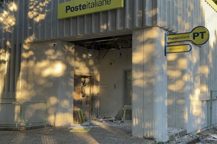 Morcone, doppio assalto nella notte: esplodono bancomat e Postamat